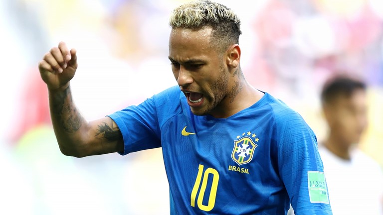 Neymar vibra com gol: protagonismo na Seleção Brasileira com lances polêmicos (Foto: Fifa/Divulgação)