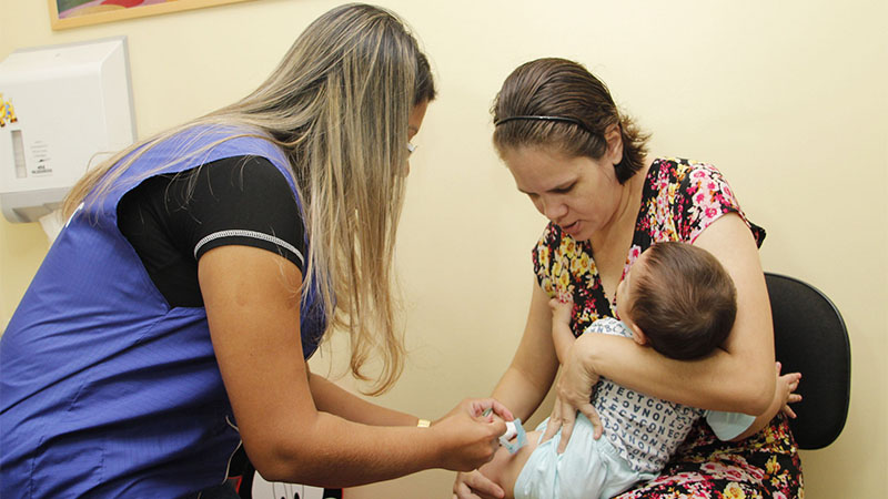 Crianças de 5 a 9 anos poderão ser vacinadas a partir desta segunda (Foto: Marinho Ramos/Semcom)