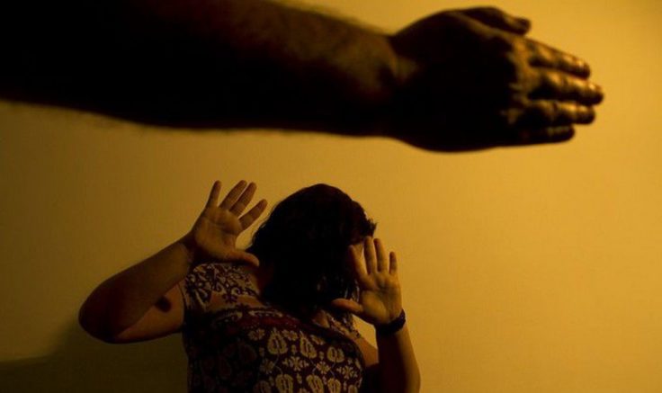 Mais de 908 mil casos de violência contra mulheres ficaram pendentes de decisão judicial até dezembro (Foto: Marcos Santos/USP)