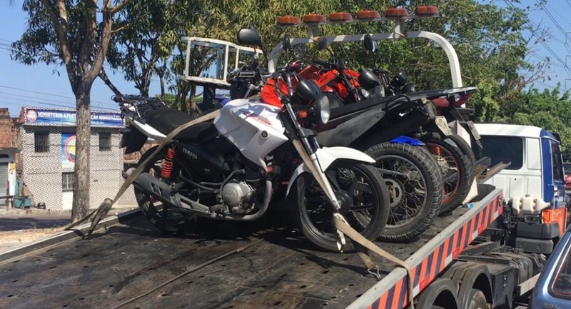 Motocicletas foram apreendidas durante operação na manhã desta quinta-feira na zona leste de Manaus (Foto: Patrick Motta)
