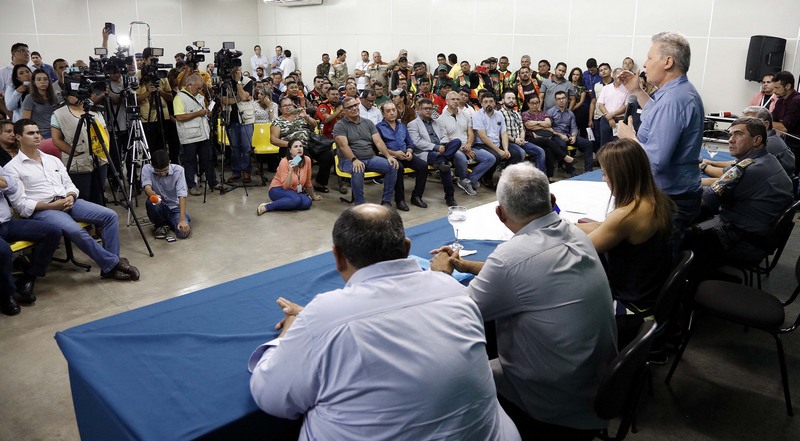Prefeito Arthur Neto anunciou reforço no combate ao transporte clandestino em Manaus (Foto: Mário Oliveira/Semcom)