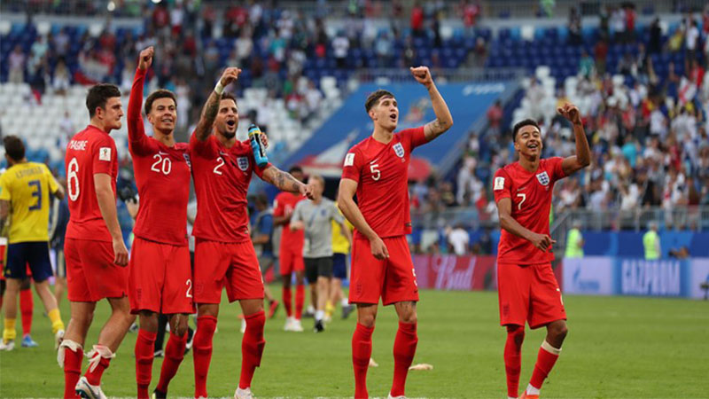 Jogadores ingleses dançam para festejar classificação à semifinal da Copa (Foto: Fifa/Divulgação)