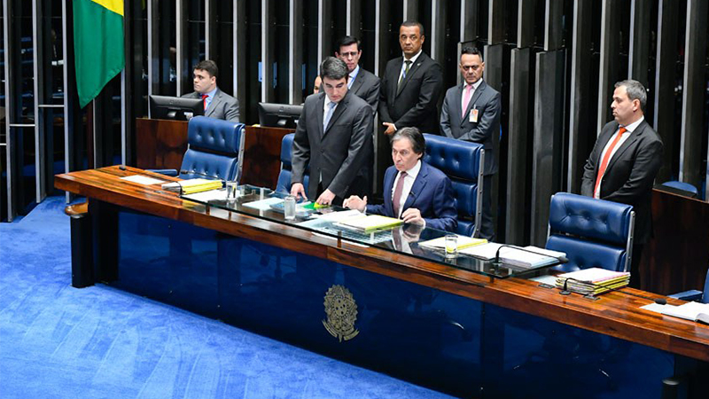 Presidente do Senado, Eunício Oliveira adiou votação sobre decretos legislativos (Foto: Marcos Oliveira/Ag. Senado)
