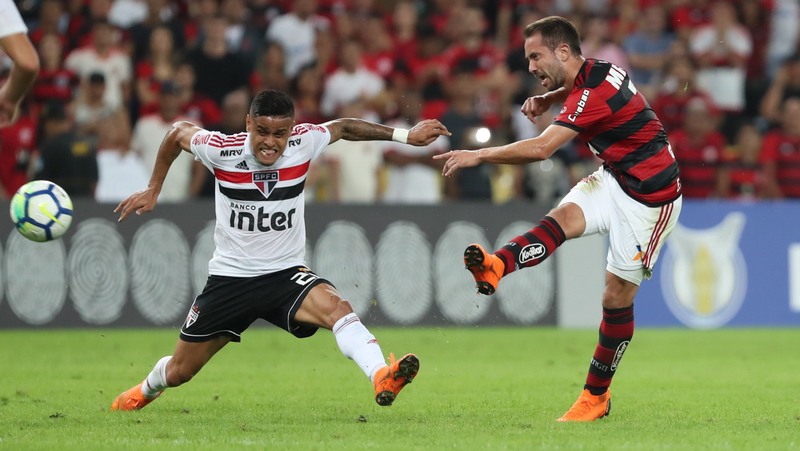Everton, ex-Flamengo, marcou o gol da vitória do São Paulo no Maracanã (Foto: Gilvan de Souza/Flamengo)
