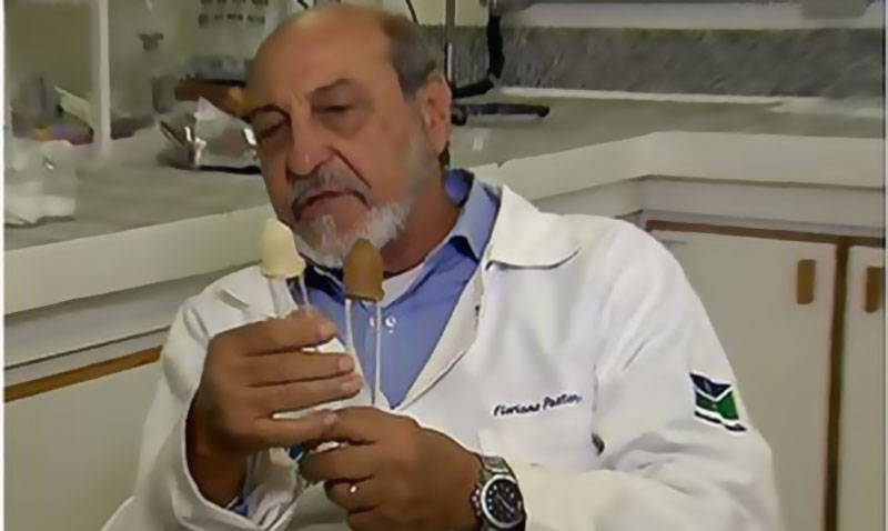 Químico Floriano Pastore Júnior disse que o látex pode causar até morte de pessoas alérgicas (Foto: TV Brasil/Reprodução)