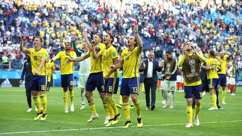 Suecos festejaram classificaram com o placar apertado de 1 a 0 contra a Suíça (Foto: Fifa/Divulgação)