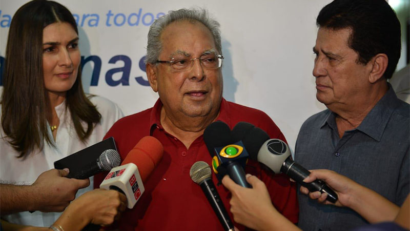 Amazonino elogiou Rebecca Garcia, sob olhar de Alfredo Nascimento. Rebecca revelou ter aderido à aliança com o governador com base em pesquisa (Foto: PP/Divulgação)