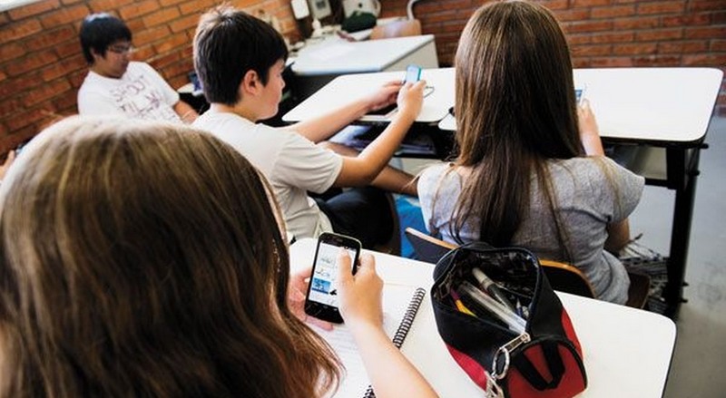 Uso do celular como item de ensino cresceu no Brasil em três anos, mostra pesquisa (Foto: Revide.com/Divulgação)