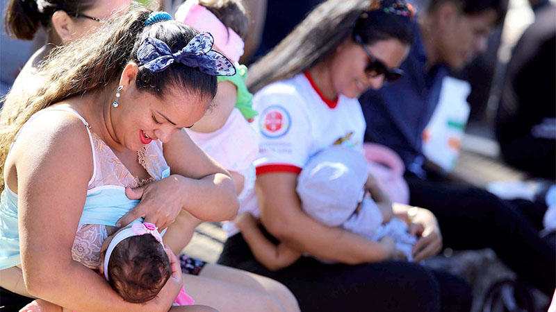 Mães buscam reduzir preconceito com aleitamento materno em público (Foto: Mário Oliveira/Semcom)