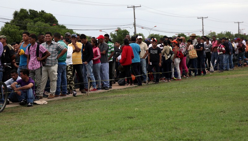 Venezuelanos foram impedidos de entrar no Brasil pela fronteira com Roraima (Foto: Leonardo Medeiros/Conectas/CNDH)