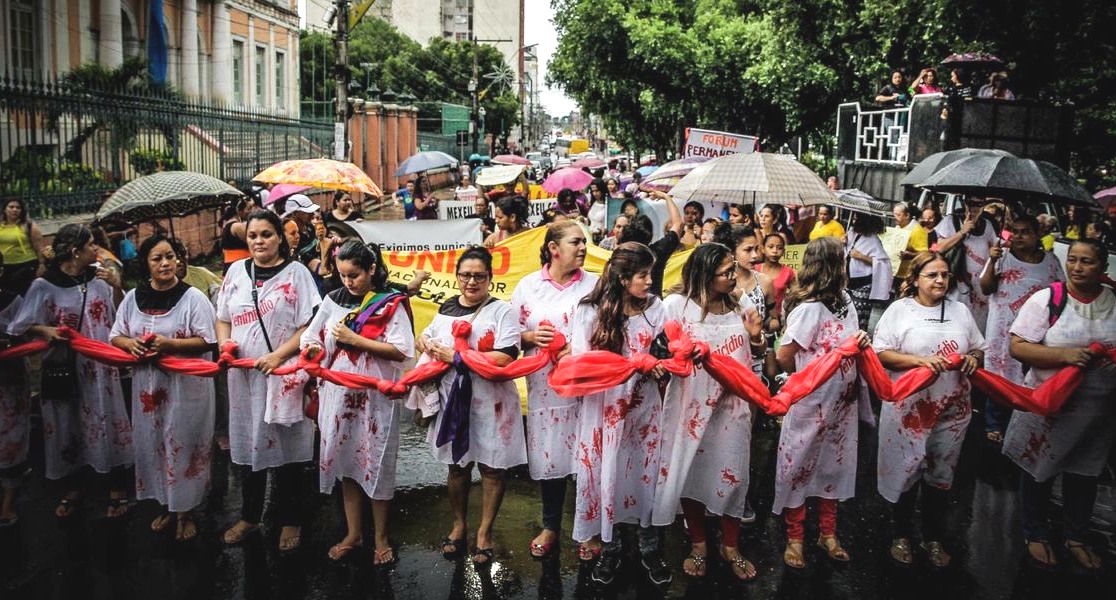 Integrantes do Mulheres 8M preparam protesto em Manaus contra o candidato Jair Bolsonaro (Foto: Divulgação)