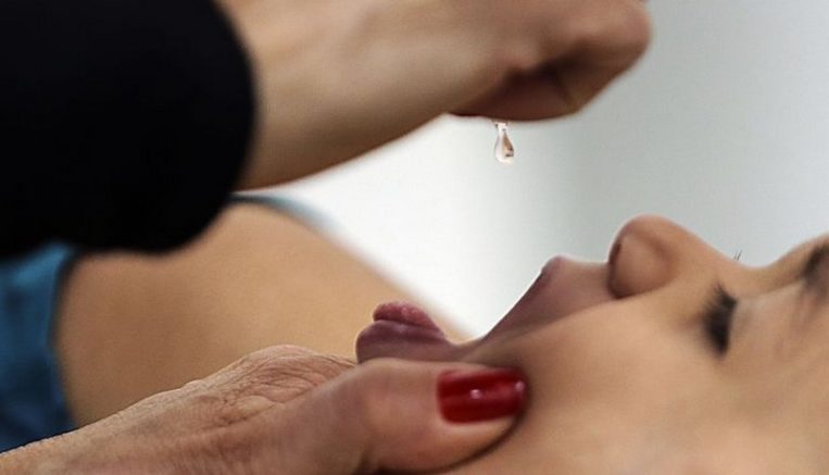 Vacina contra a poliomielite: especialistas querem aumentar adesão dos brasileiros à imunização (Foto: Marcelo Camargo/ABr)