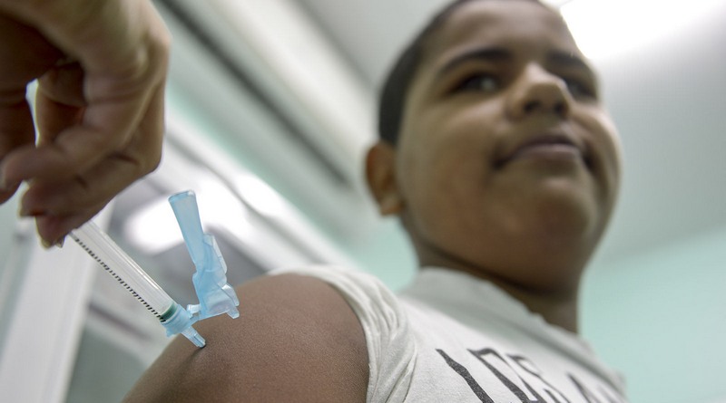 Meninos na faixa etária indicada para imunização devem se vacinar nas unidades básicas de saúde (Foto: Alex Pazuello/Semcom)