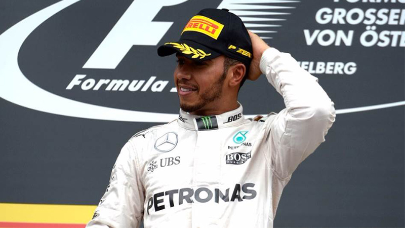 Lewis Hamilton foi favorecido pela chefia da Mercedes no GP da Rússia, venceu e abriu vantagem na liderança (Foto: Mercedes/Divulgação)