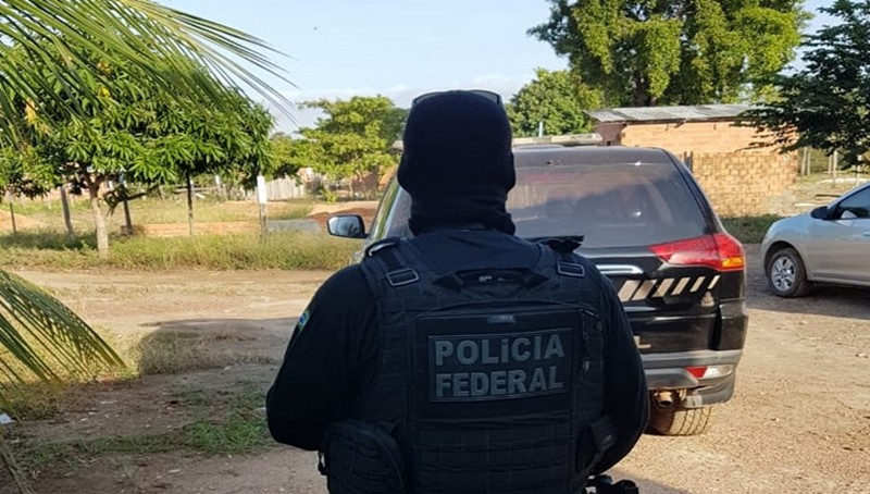 Policiais federais cumprem 12 mandados de prisão preventiva e 12 mandados de busca e apreensão em Macapá e Tartarugalzinho (Foto: Polícia Federal/Divulgação)