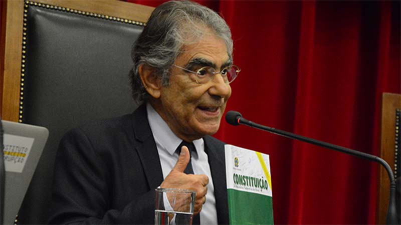Ayres Britto afirma que democracia está sendo desafiada, mas não ameaçada no Brasil (Foto: TCESP/Divulgação)