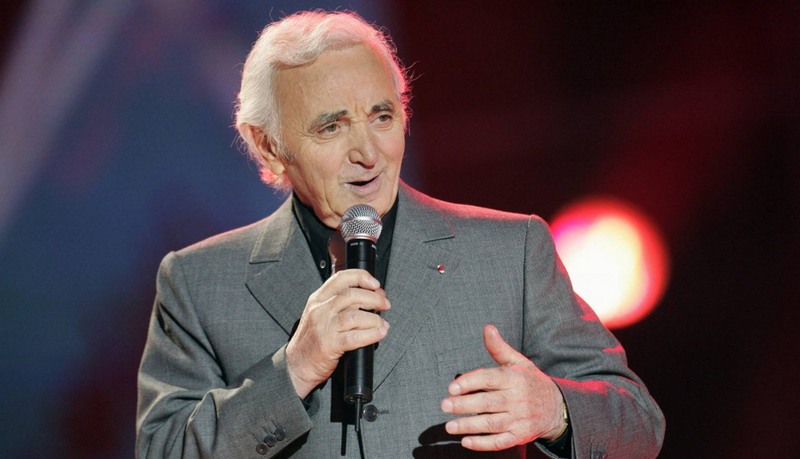 Cantor Charles Aznavour teve carreira de sucesso e compôs mais de mil músicas (Foto: Instagram/Divulgação)