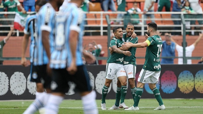Jogadores do Palmeiras celebram gol na vitória contra o Grêmio que manteve a liderança do Brasileirão (Foto: Cesar Greco/Ag. Palmeiras)