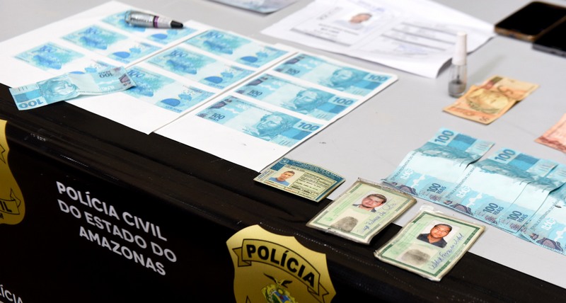 Falsificadores tentaram passar dinheiro falso no comércio comprando dindin (Foto: Roberto Carlos/Secom)