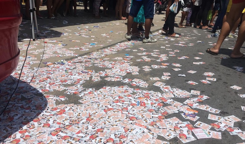 Secretaria identificou santinhos de 80 candidatos em sujeira nas ruas de Manaus na véspera da eleição (Foto ATUAL)