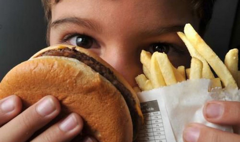Consumo alimentos industrializados é maior entre os meninos (Foto: Marcello Casal Jr./Agência Brasil)
