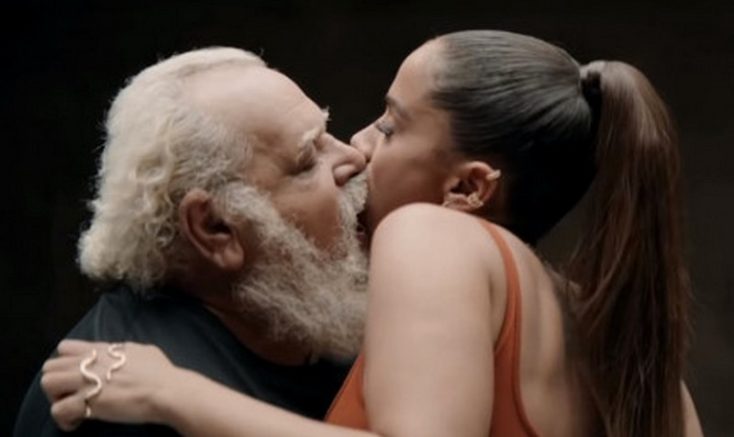 Anitta beija 24 pessoas durante clip 'Não perco Meu Tempo' (Foto: Youtube/Reprodução)