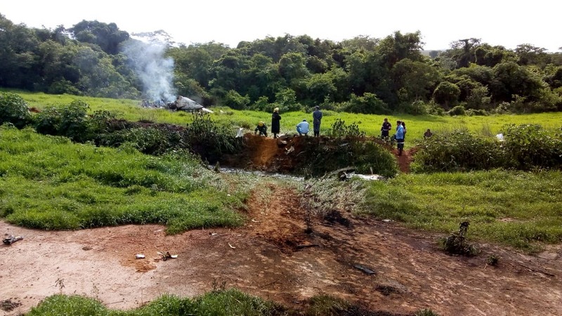 Avião explodiu ao bater uma das asas no chão, segundo o Corpo de Bombeiros (Foto: Samu/Divulgação)