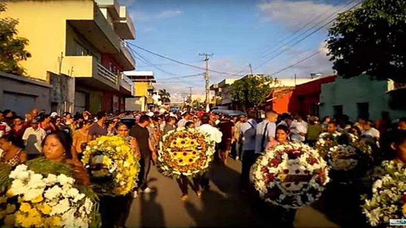 Cerimônia de sepultamento do radialista Israel Gonçalves da Silva, morto em Lagoa de Itaenga-PE (Foto: Artigo 19/Reprodução)