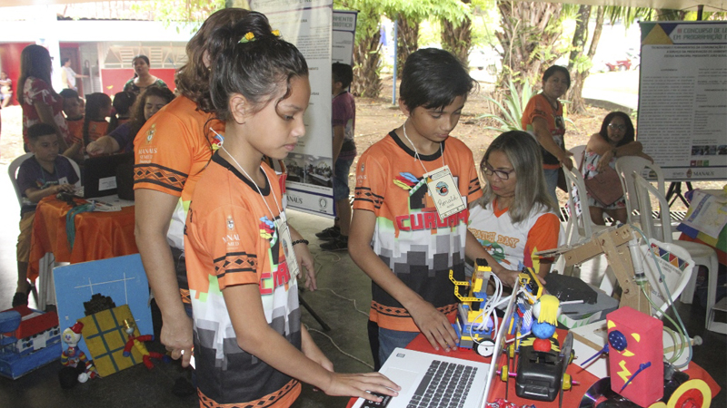Estudantes Manaus Concurso de Robótica