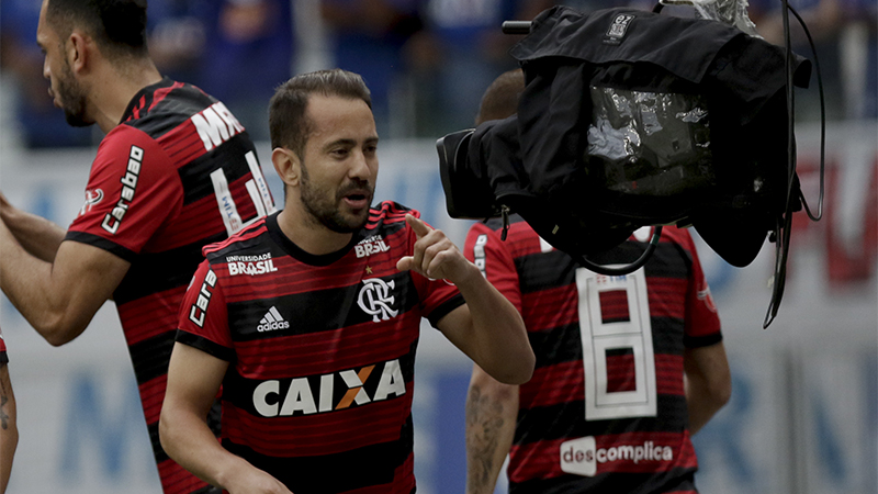 Éverton Ribeiro marcou dois golaços em triunfo sobre o Cruzeiro, mas Palmeiras foi o campeão (Foto: Staff Images/Flamengo)