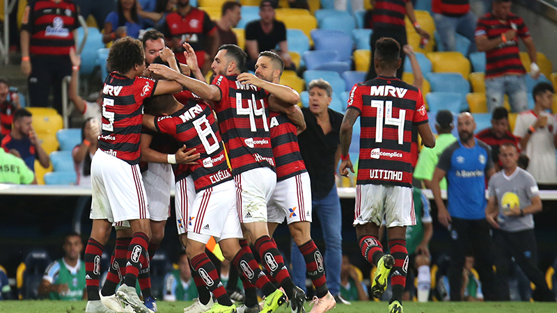 Jogadores do Flamengo festejam gol que garantiu vitória e chances de conquista do título (Foto: Gilvan de Souza/Flamengo)