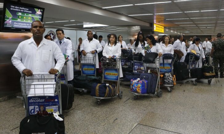 Médicos cubanos do Mais Médicos chegam ao Brasil 2013