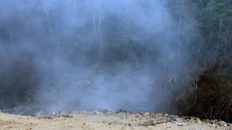 Em Manaus, incêndios ocorrem em lixões e áreas de mata nativa contribuindo para nuvens de fumaça sobre a cidade (Foto: Patrick Motta/ATUAL)