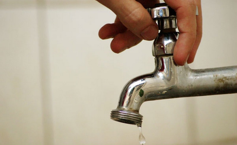 Concessionária cobrou valor de cliente por fornecimento de água sem aferição pelo hidrômetro (Foto: DPE-AM/Divulgação)