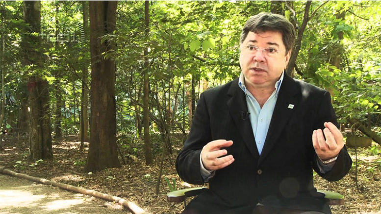 Adalberto Luís Val diz que a ciência não pode mais ser encarada como algo isolado (Foto: YouTube/Reprodução)