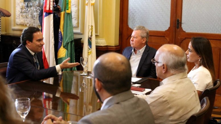 Prefeito Arthur Virgílio e o presidente da Caixa, Pedro Guimarães