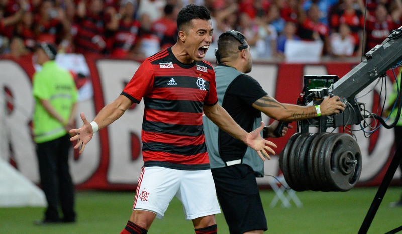 Atacante Uribe comemora segundo gol do Flamengo na vitória que garantiu vaga na semifinal da Taça Guanabara (Foto: Alexandre Vidal/Flamengo)