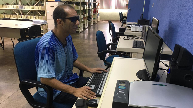 Biblioteca Braille - professor Ricardo Souza