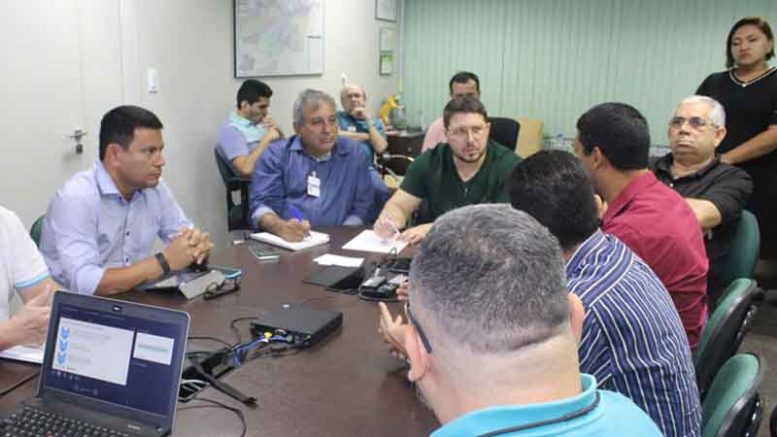 Vice-governador e secretário de Saúde Carlos Almeida Filho conheceu projetos na Prodam (Foto: Isabela Xavier de Castro Catarino/Prodam)