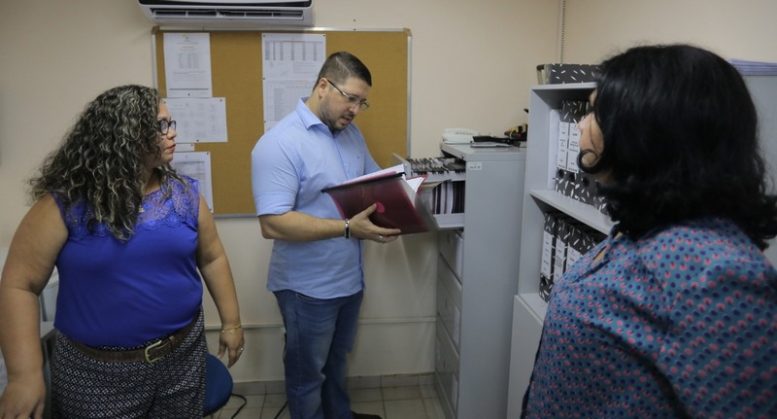 Carlos Almeida Filho considerou precário setor de decide sobre prioridades de procedimentos médicos (Foto: Vitor Souza/Susam)