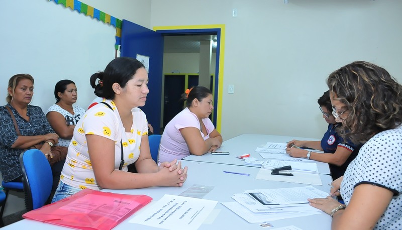 Pais devem observar prazos e providenciar documentos para confirmar fazer a matrícula (Foto: Cleudilon Passarinho/Secom)