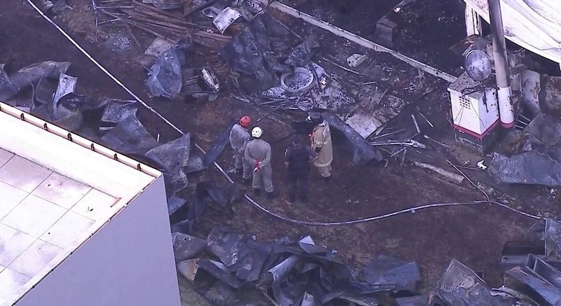 Fogo destruiu completamente alojamento para adolescentes (Foto: Globo News/Reprodução)