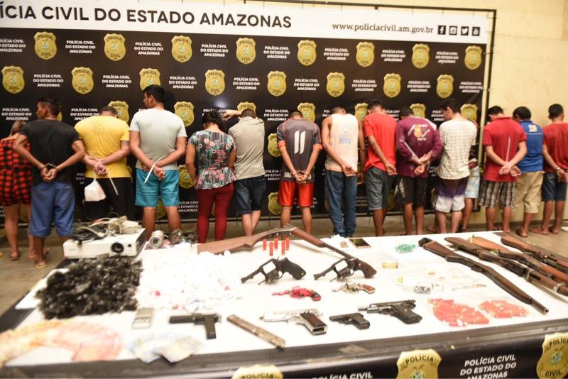 Armas de foto apreendidas pela PM no Amazonas