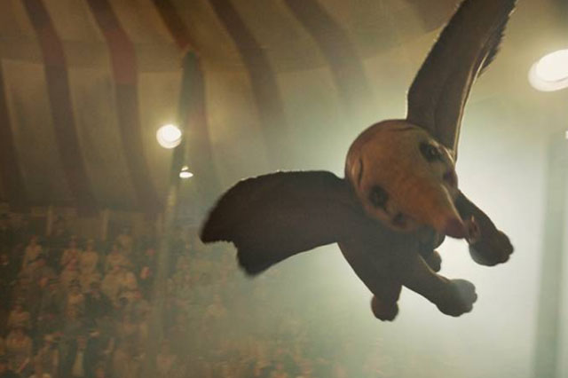 Dumbo usa orelhas grandes para voar (Foto: Divulgação)