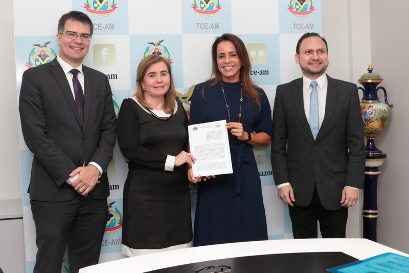 Yara Lins e Elisabeth Valeiko firmaram acordo (Foto: TCE/Divulgação)