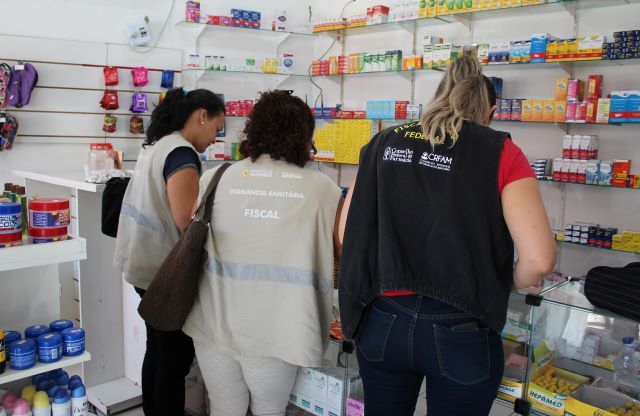 Fiscais da Visa Manaus e do CRF-AM vistoriaram 16 drogarias nesta semana