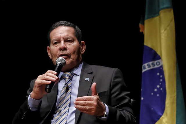 Vice-presidente Hamilton Mourão tem ponderado para acalmar ala civil (Foto: Adnilton Farias/PR)