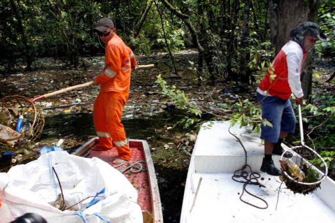 Em 2017, Prefeitura e voluntários fizeram limpeza do Igarapé do Gigante