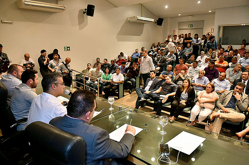 Josué Neto reunido com prefeitos do Amazonas