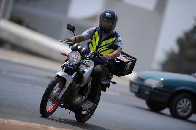 Projeto pretende reduzir custos de equipamentos de segurança para motociclistas (Foto: Pedro França/Agência Senado)